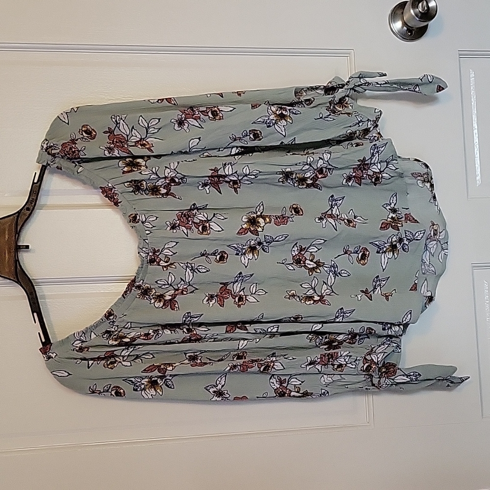 Jolt Off-the-Shoulder Crop Top